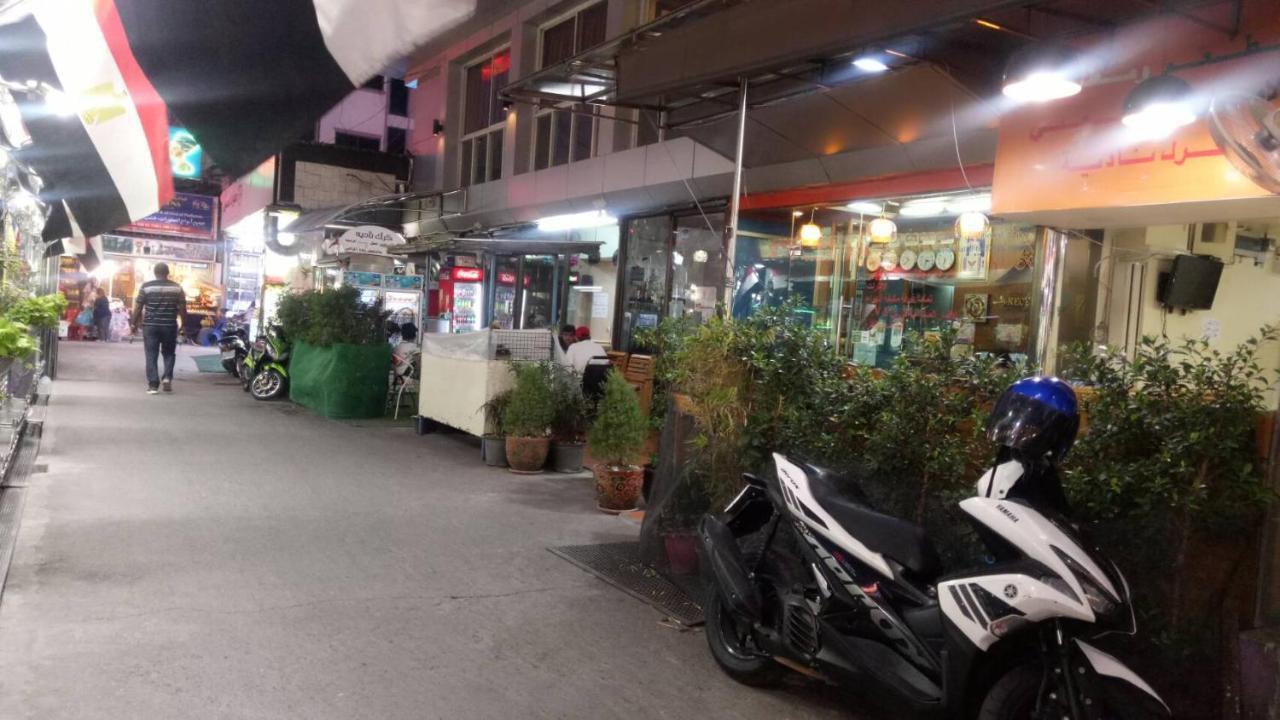 럭키 팰리스 호텔 방콕 외부 사진